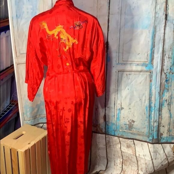Vintage Chinese Golden Bee LG Red Stain Brocade Gold Embroidered Kimono Robe Lar